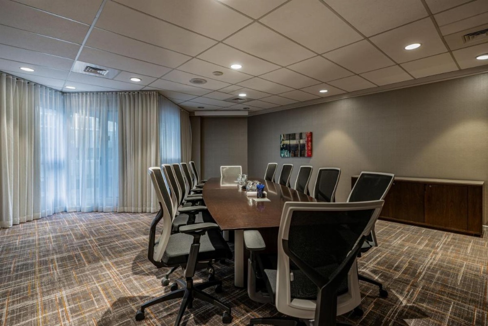 Delta Hotels by Marriott Montreal Image 18